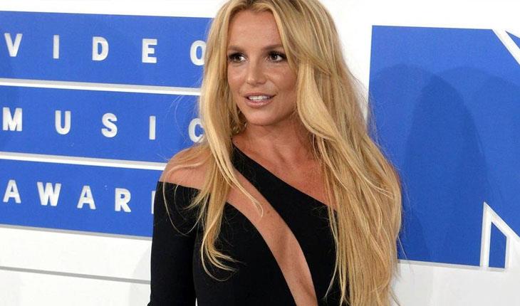 Britney Spears firma acuerdo de libro por 15 mdd