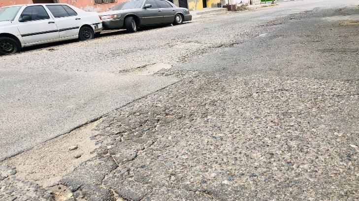 Las calles del Mariachi son el terror de los vecinos... baches atormentan al sector