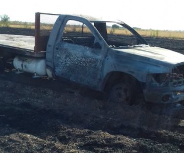 Camioneta se incendia y provoca gran quema de gavilla en Navojoa