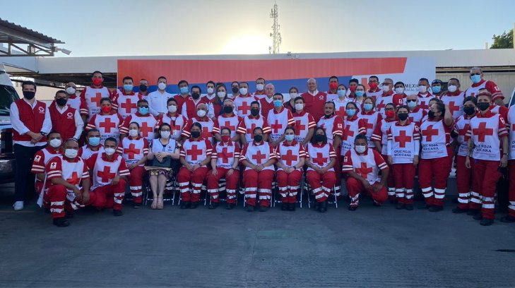 Cruz Roja Sonora entrega certificados y 10 nuevas ambulancias equipadas