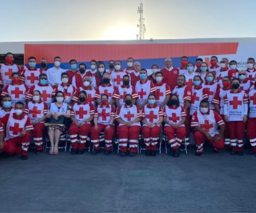 Cruz Roja Sonora entrega certificados y 10 nuevas ambulancias equipadas