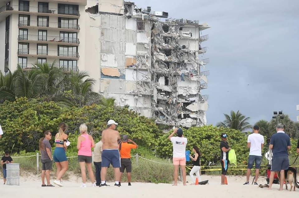 Se derrumba edificio en Miami; hay 51 desaparecidos