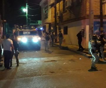 Dejan explosivo sobre vehículo abandonado en calles de Nogales