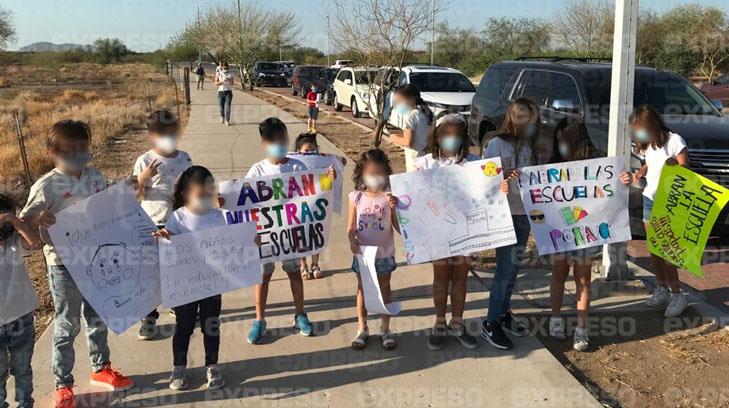 ¡Ya tienen que volver!; exigen con caravana en Hermosillo la reapertura de escuelas