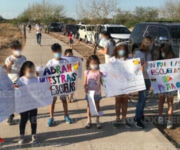 ¡Ya tienen que volver!; exigen con caravana en Hermosillo la reapertura de escuelas
