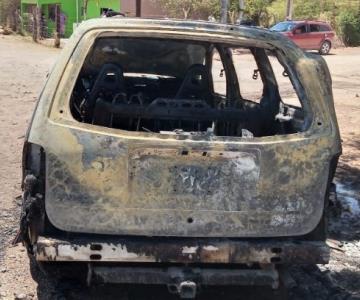 Pizzero de Navojoa arriesga su vida para salvar el queso y 12 mil pesos de carro en llamas; no lo logra