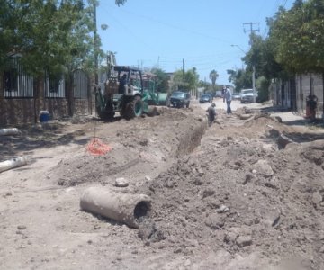 Unos celebran y otros sufren por la pavimentación de calles en Palo Verde