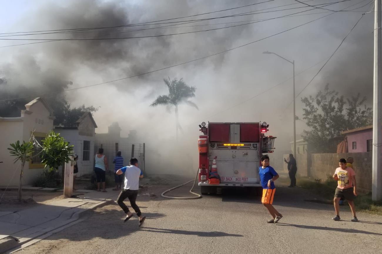 Quema de basura en colonia La Herradura de Navojoa provoca gran incendio