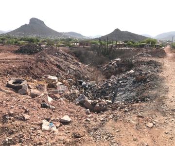 La basura no es tanta y la maleza se puede cortar, pero esto es demasiado; vecinos se quejan de arroyo en Guaymas