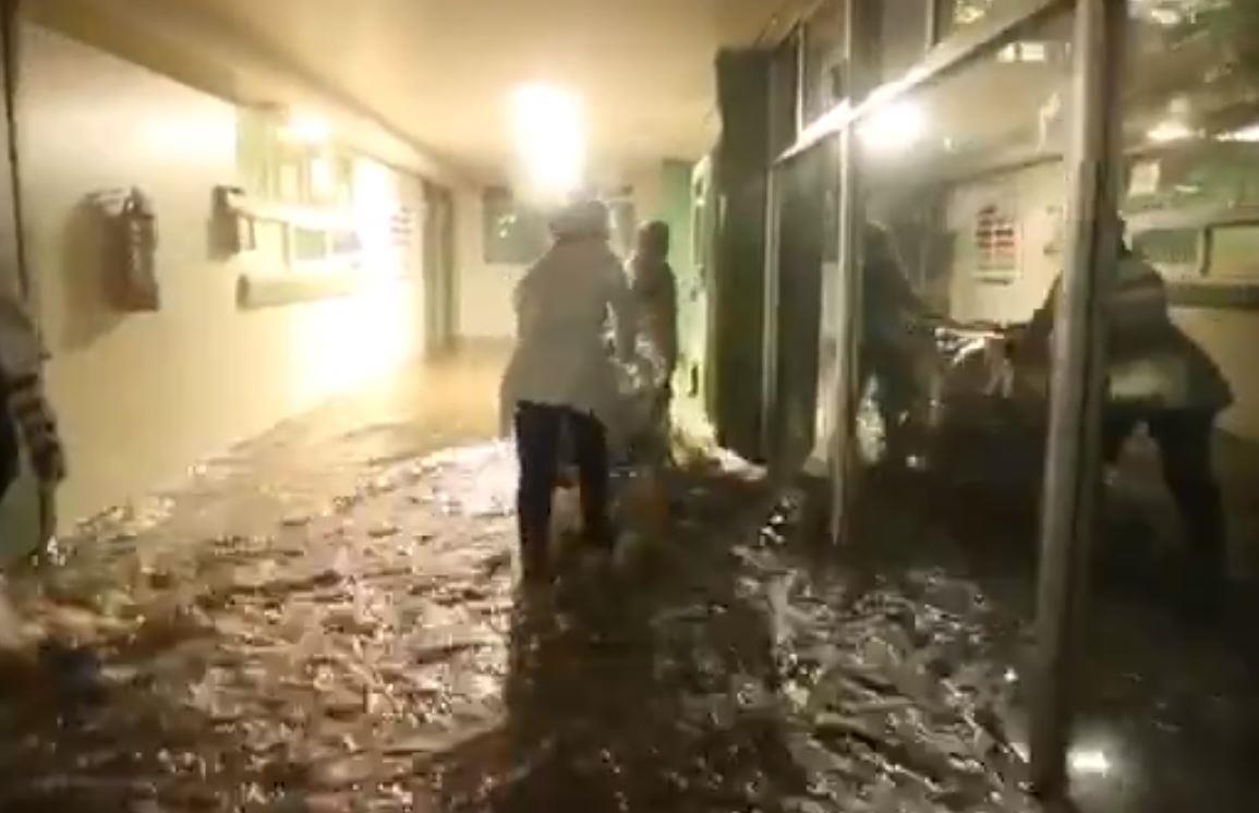 El impactante video de hospital de Edomex inundado tras lluvias; desalojan pacientes