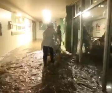 El impactante video de hospital de Edomex inundado tras lluvias; desalojan pacientes