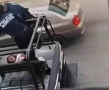 VIDEO | ¡Me lastiman!; entre gritos de dolor de una mujer captan cuando policías la agreden