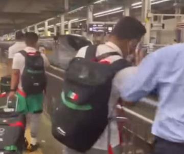 Puedes salir del barrio pero el barrio no sale de ti; seleccionados mexicanos rebasan línea del tren en Tokio