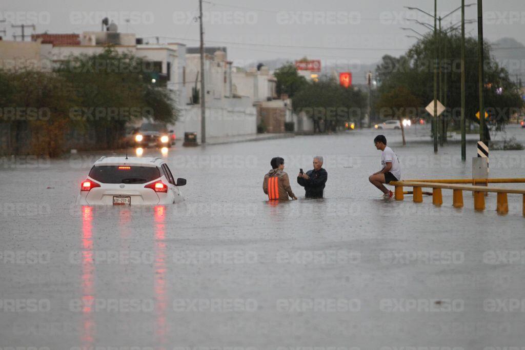 ¡Aguas con el agua! La tan esperada lluvia destroza Hermosillo