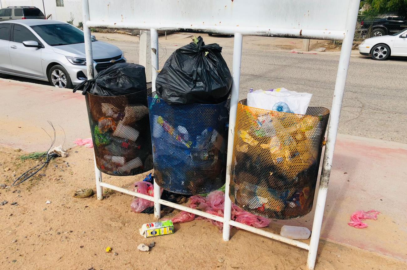 Ahora hasta faltan botes de basura; denuncian vecinos de Gómez Morín parque sucio