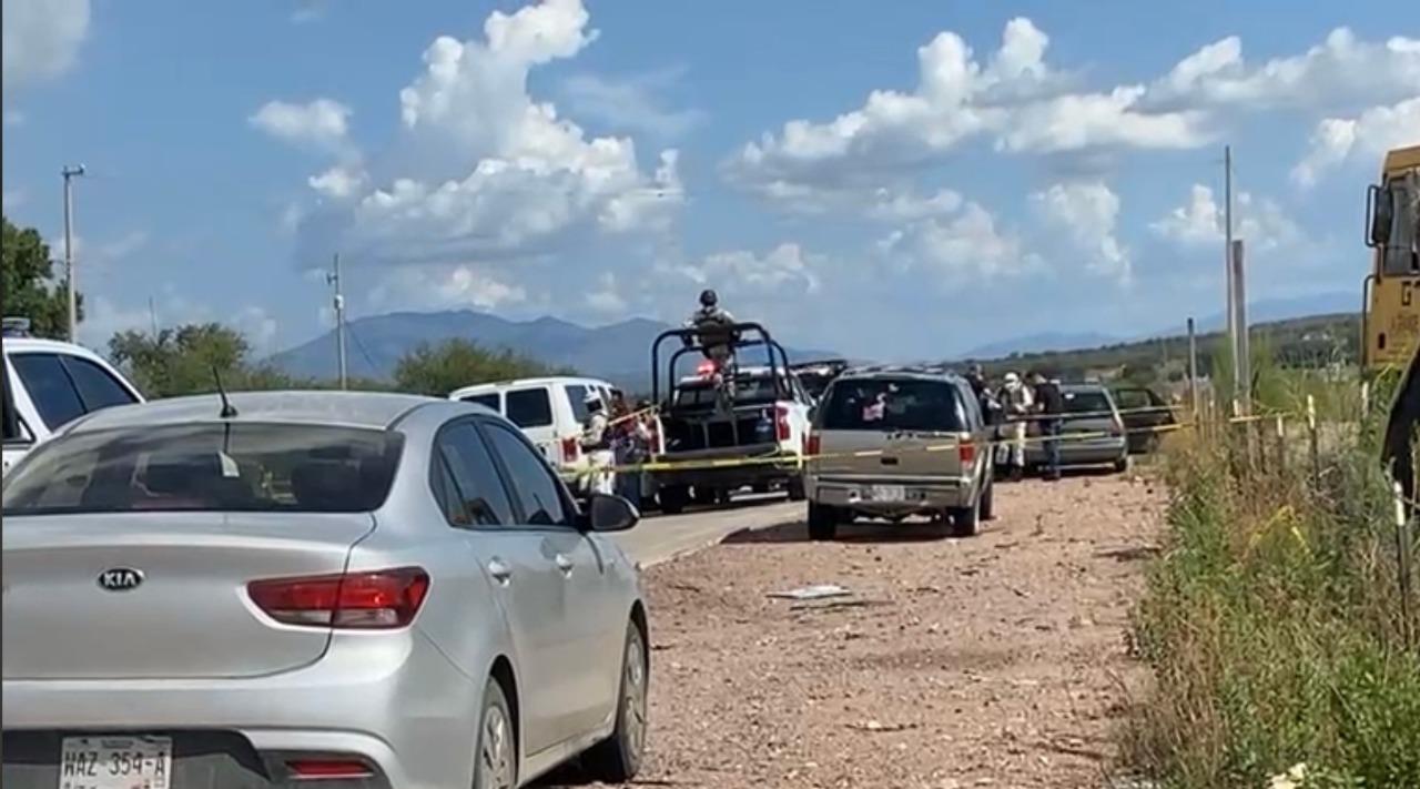Llevaba días buscando a sus hijos; los encontró muertos a la orilla de la carretera Nogales-Ímuris