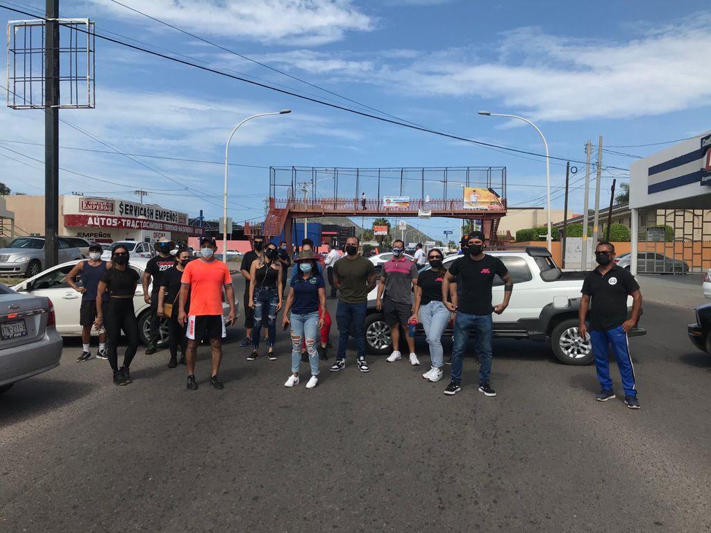 Dueños de gimnasios se manifiestan en Guaymas por cierre de instalaciones