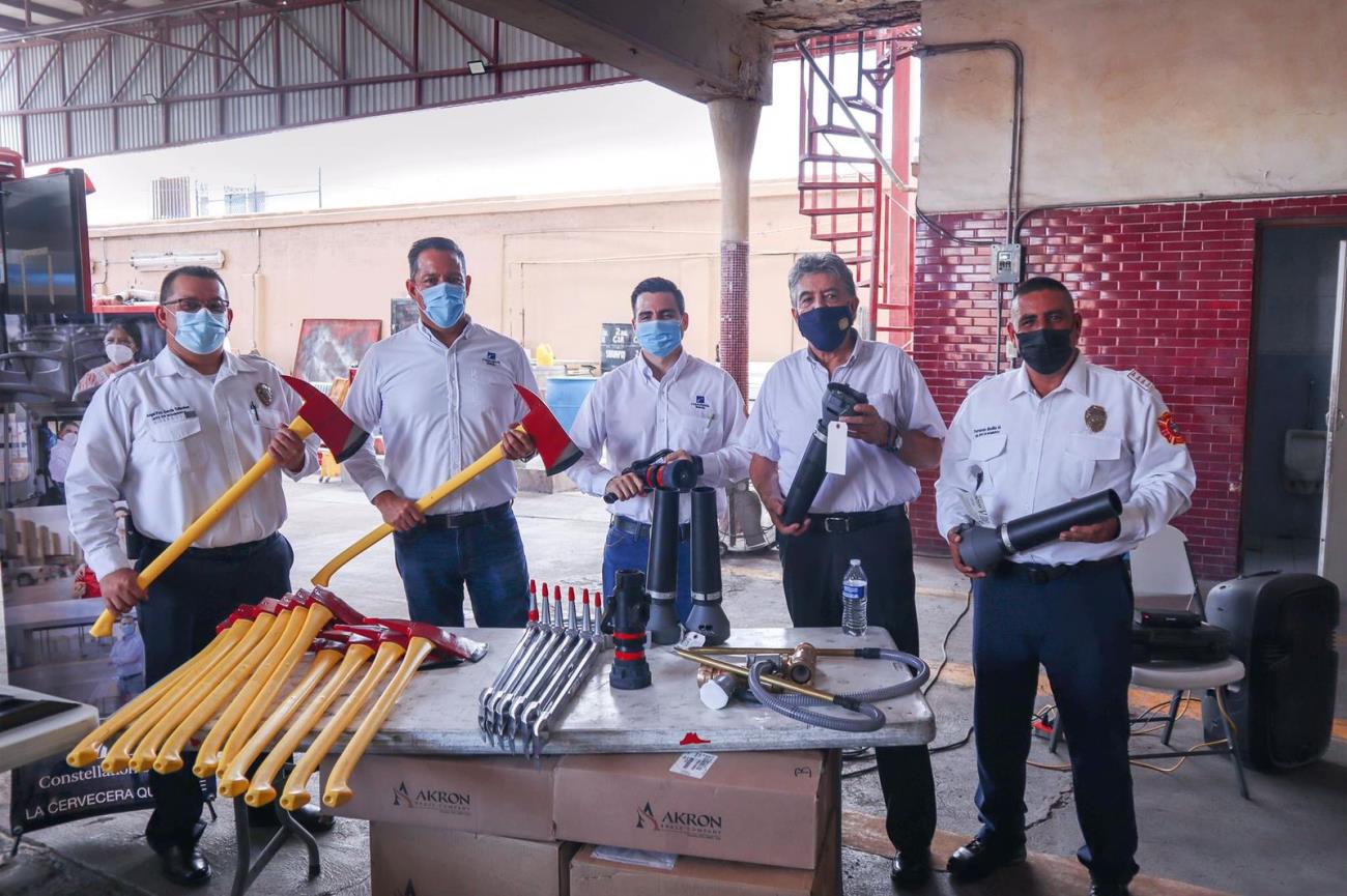 Un generoso benefactor le adelanta la navidad a los bomberos de Cajeme