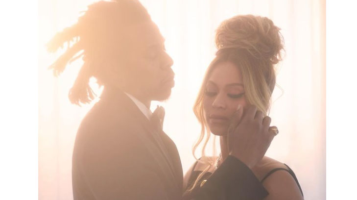 Beyoncé y Jay Z demuestran su amor para Tiffany