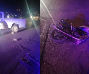 BRTUAL choque en Guaymas; queda motocicleta debajo de pick up