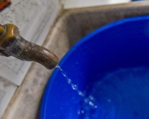 Casas y negocios en Empalme con problemas en servicio de agua