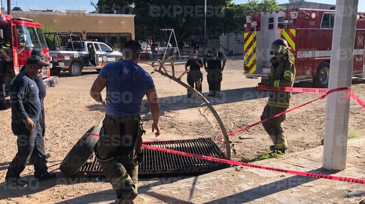 Por sus gritos de auxilio rescatan a hombre atrapado en alcantarilla en Hermosillo