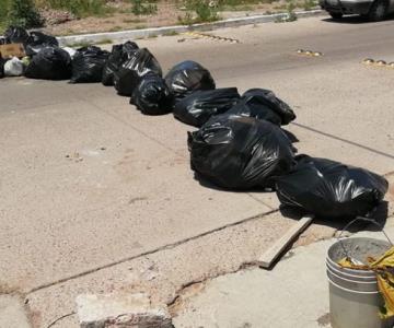 Guaymenses bloquean calle por falta de servicio de recolección de basura