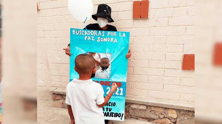 Así te verías desaparecido, conmueve cartel de niño durante marcha por personas desaparecidas