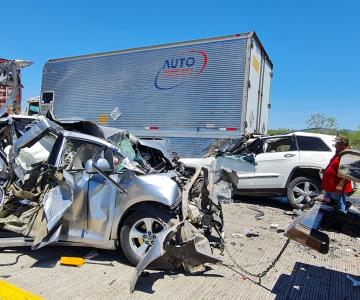 Trailero se impacta con varios carros y deja al menos 10 lesionados en carretera Altar - Santa Ana