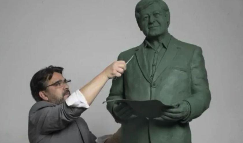Asociación entregará estatua a López Obrador por sus éxitos