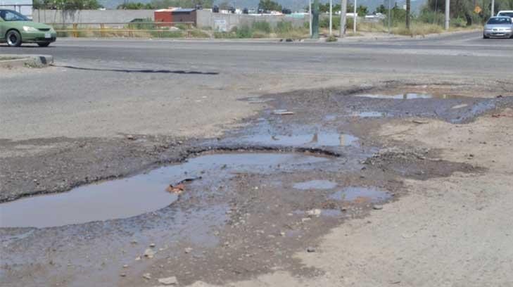 Transitar por el bulevar Lázaro Cárdenas se ha vuelto un reto, señalan automovilistas