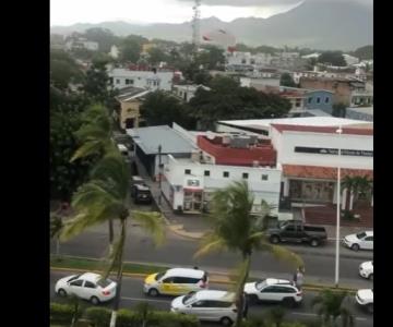 VIDEO - Paracaidista cae sobre cables de alta tensión en Puerto Vallarta