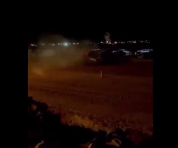 VIDEO FUERTE - Arrancones y pisteando: muere joven al salir volando de carro en Sonoyta