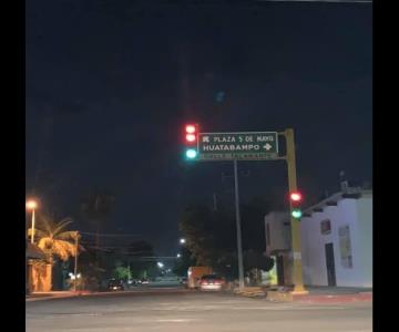¡Los semáforos se han vuelto locos en Navojoa! Marcan rojo y verde a la vez
