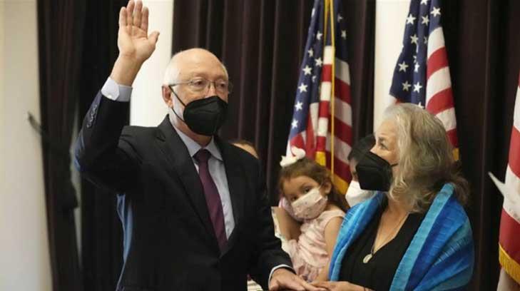 Ken Salazar rinde protesta como embajador de EU en México