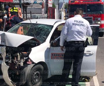 Identifican a taxista atrapado en accidente al sur de Hermosillo