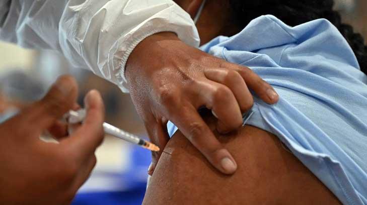 Continúa jornada de vacunación en SLRC; hay prioridad para mujeres embarazadas