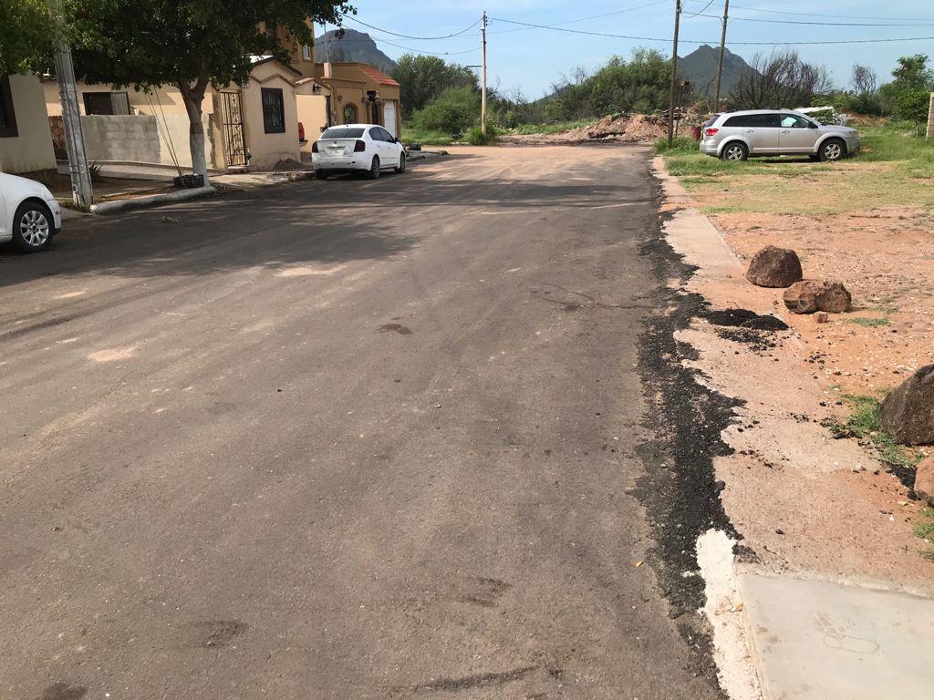 Prometen arreglar la pavimentación que duró solamente 2 semanas... pero ya no les creen