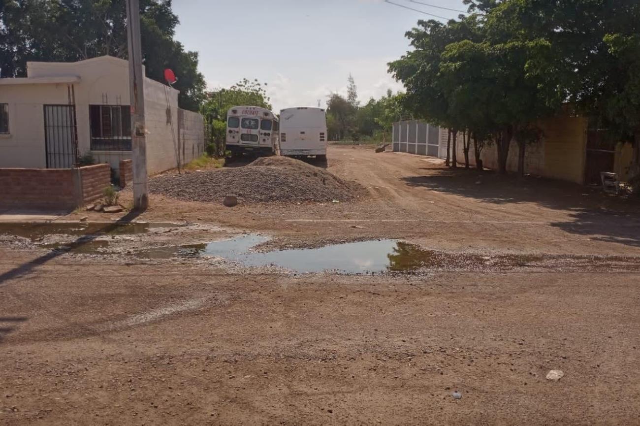 Cuando no son balazos, es drenaje podrido, denuncian vecinos de Villa Bonita en Obregón