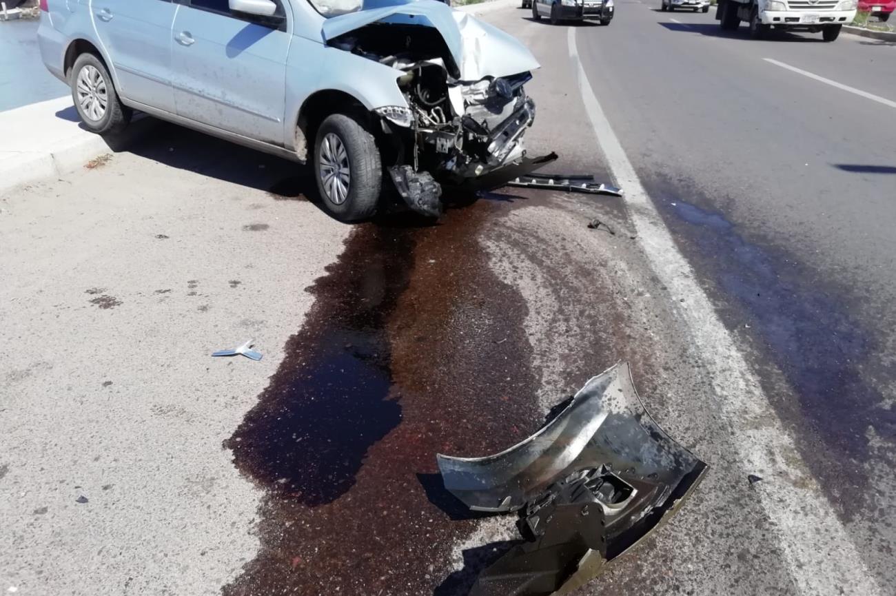 Aparatoso accidente carretero deja cuantiosos daños materiales y un lesionado en Empalme