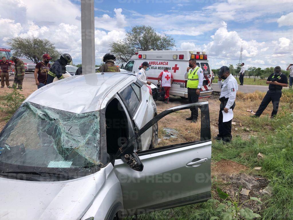 VIDEO - Fuerte accidente en la carretera a Kino: hay una mujer lesionada