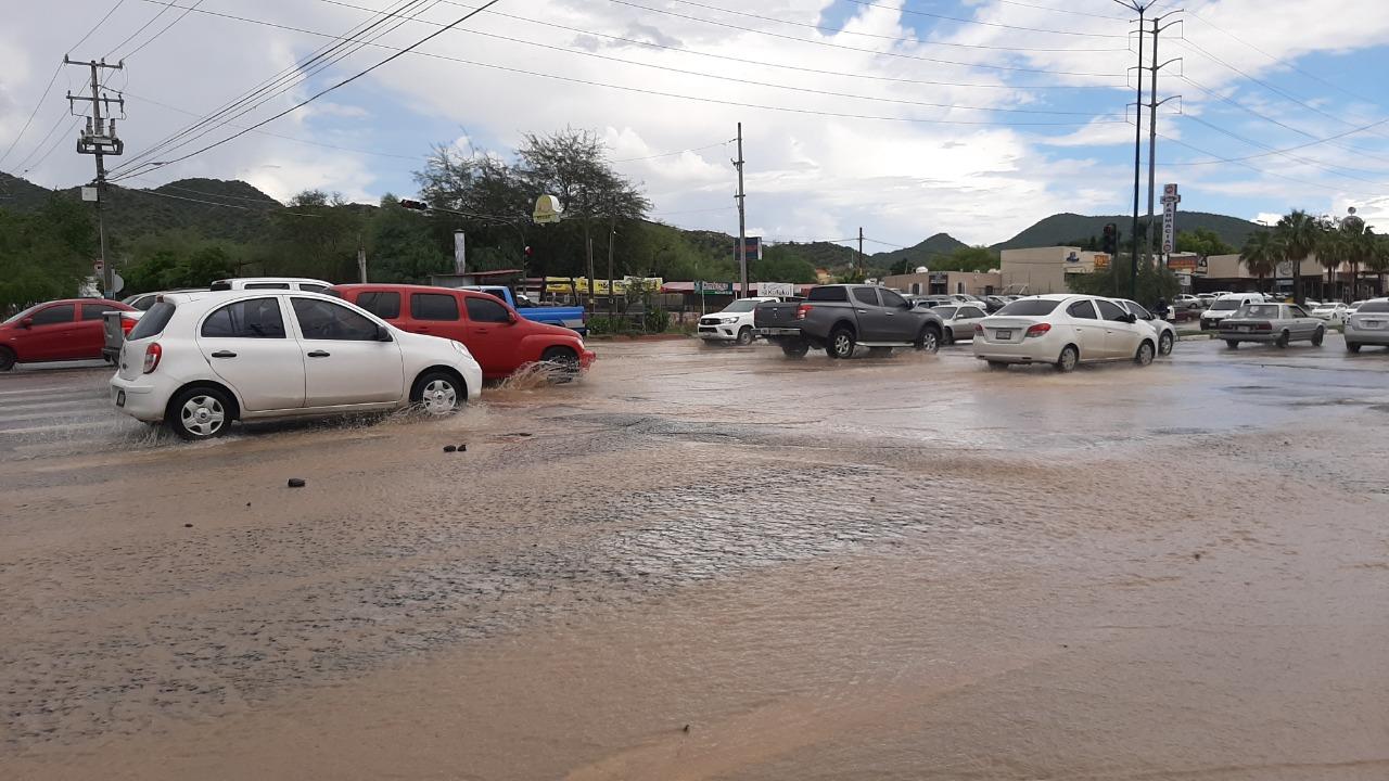 Aunque la lluvia fue leve, dejó grandes inundaciones al norte de Hermosillo