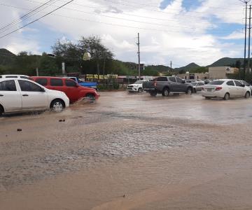 Aunque la lluvia fue leve, dejó grandes inundaciones al norte de Hermosillo