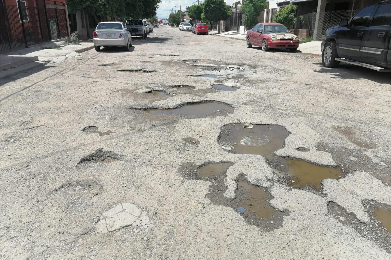 Ni las bicicletas se atreven a pasar por esta calle de Hermosillo