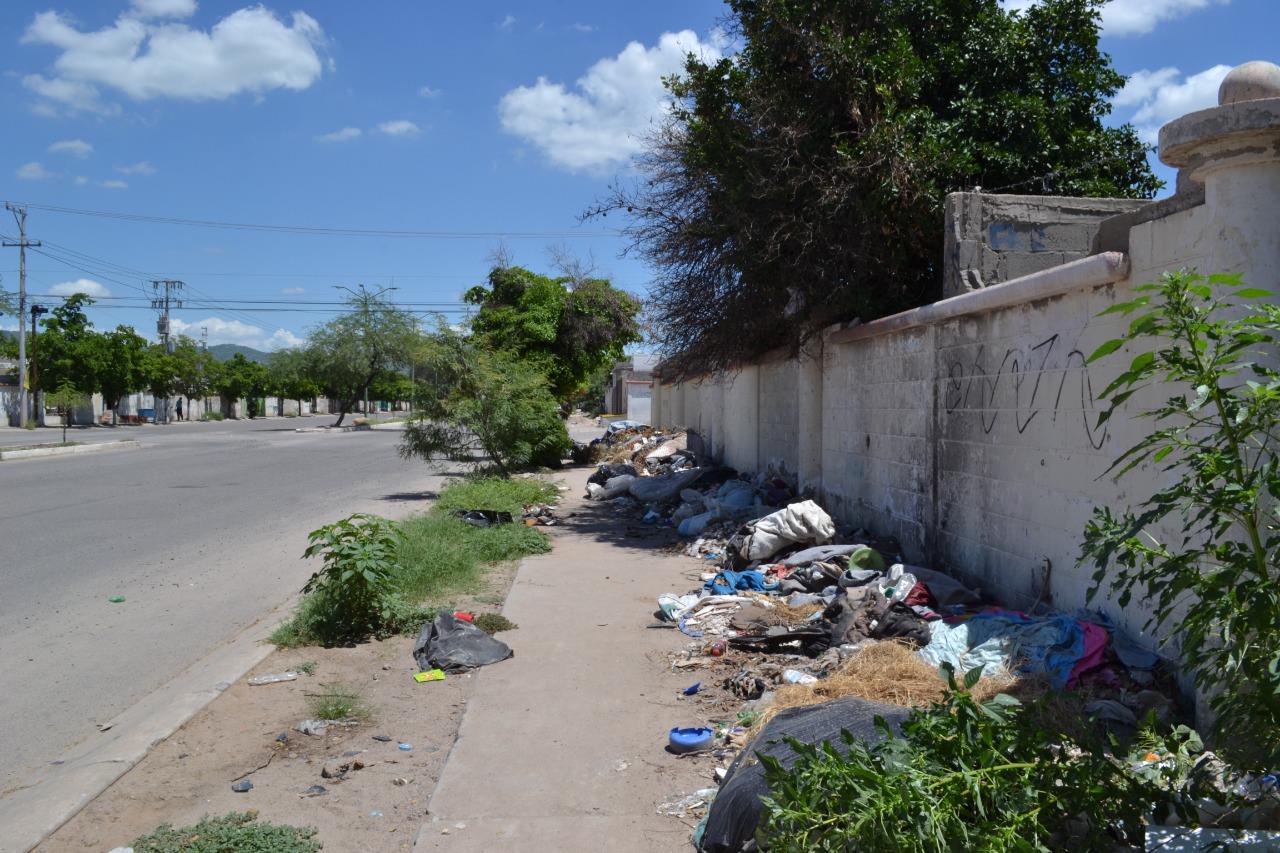El bulevar Luz Valencia se ha convertido en el basurero de estas colonias