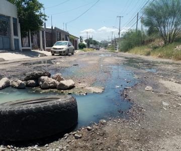 ¡Triplete! Baches, fugas y escombros en las calles de Hermosillo