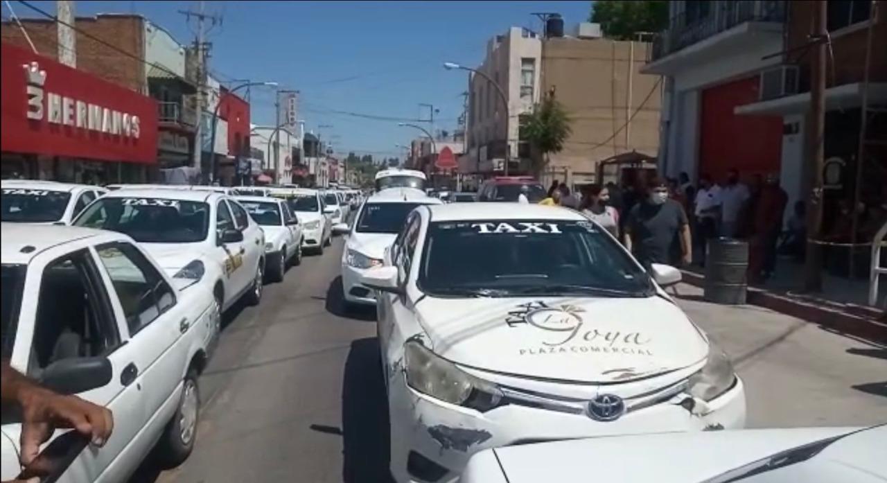 Taxistas de Nogales se unen en manifestación