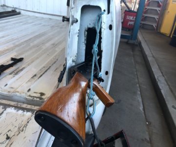 Encuentran armas escondidas dentro de la carrocería de una camioneta en la frontera