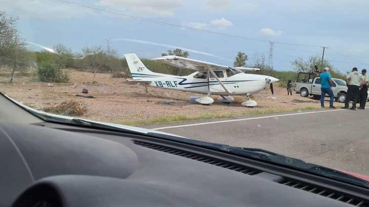 Avioneta aterriza sobre la carretera en el Valle de Empalme