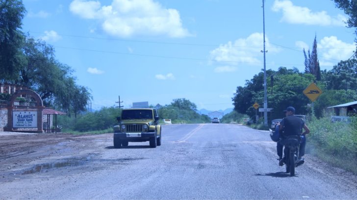 Baches en la carretera Álamos-Navojoa ponen en riesgo a los turistas